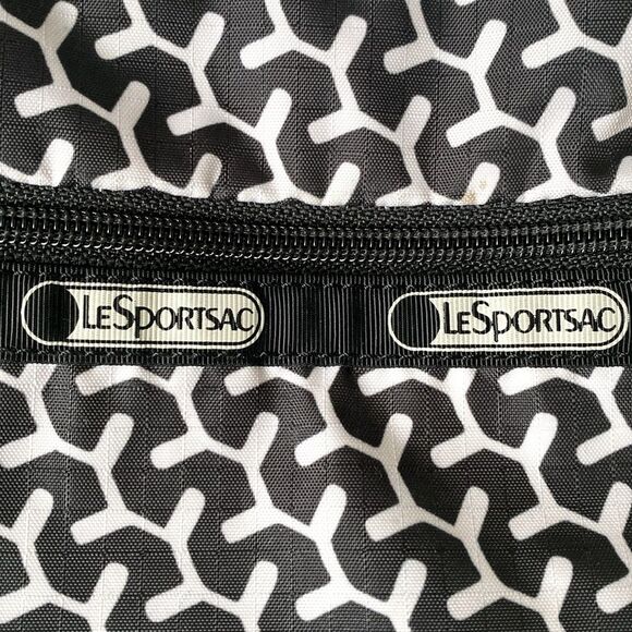 Lesportsac Deluxe Everyday bag Peppercorn, adjustable crossbody- New w/o tag - Picture 2 of 7